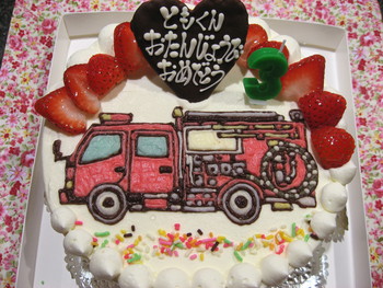 消防車のイラストケーキ 和菓子洋菓子の石間舗