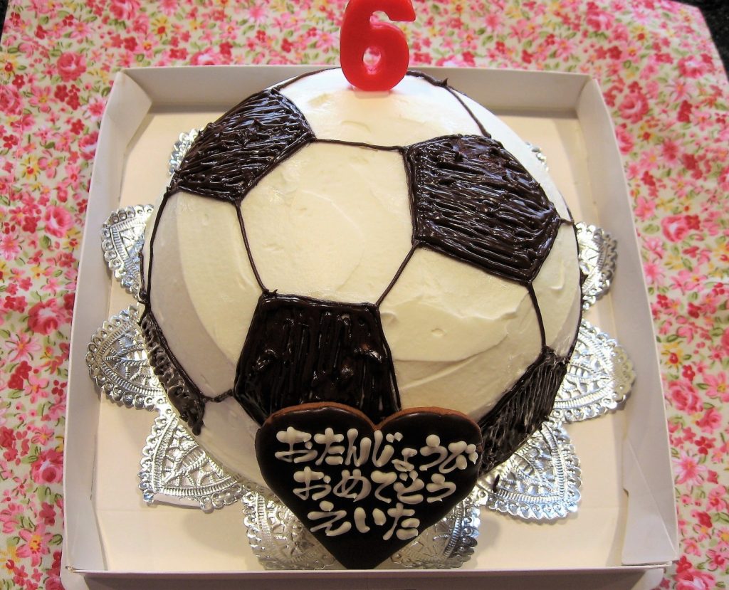 サッカーボールのイラストケーキ 和菓子洋菓子の石間舗